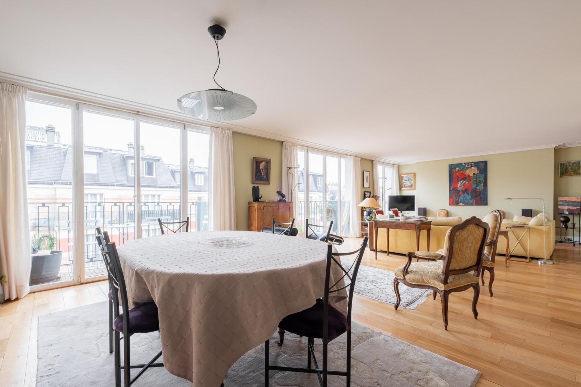 Veeve - High Sophistication * Paris